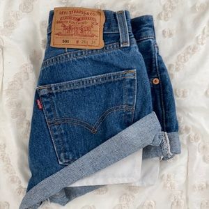 Levi shorts!!